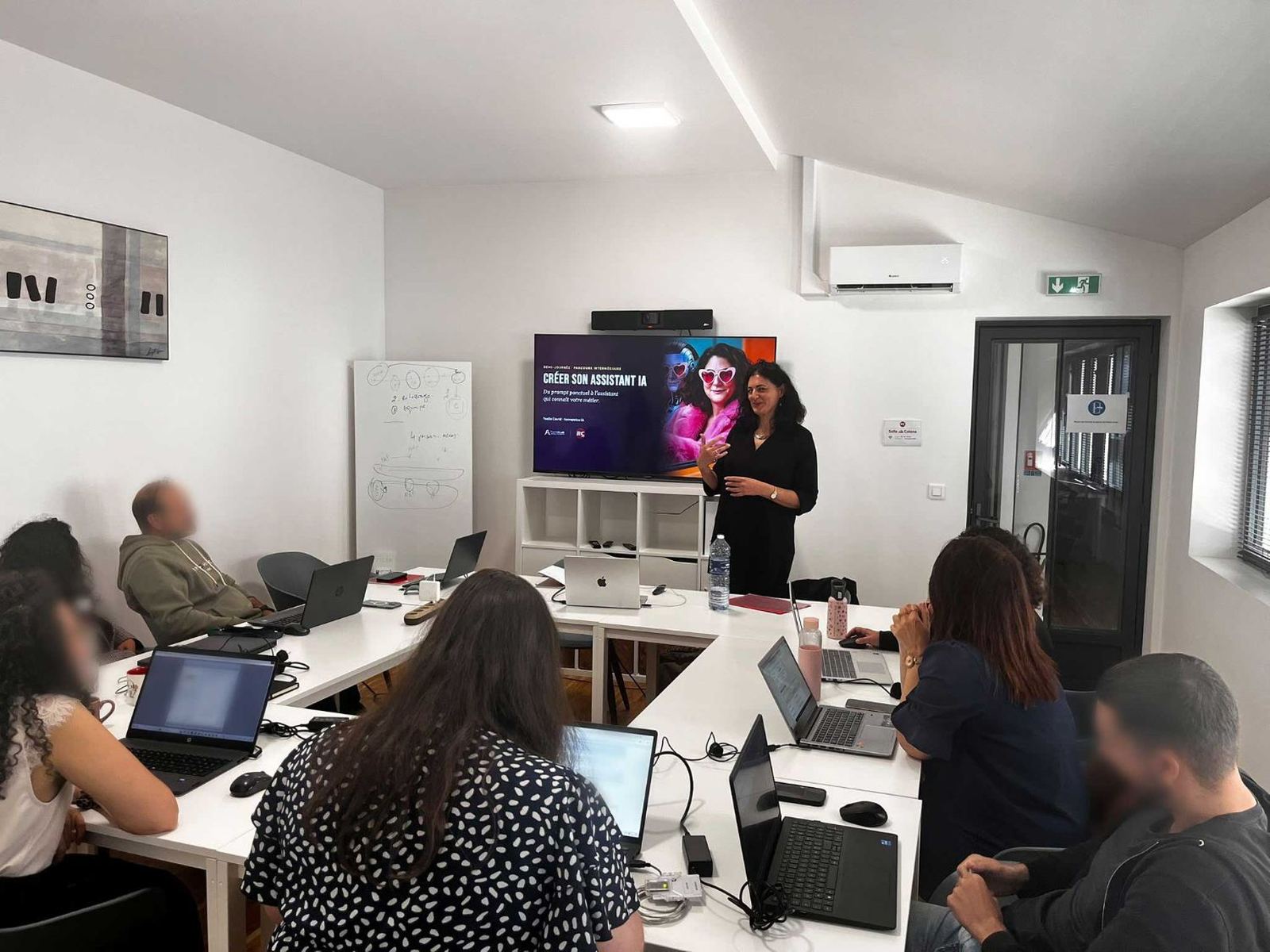 Équipe en formation IA dans ses locaux avec FormIALab